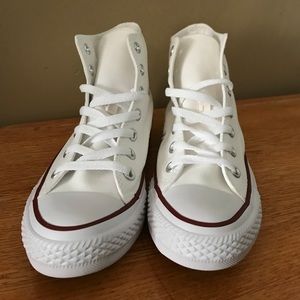 White All Star Converse High-Tops